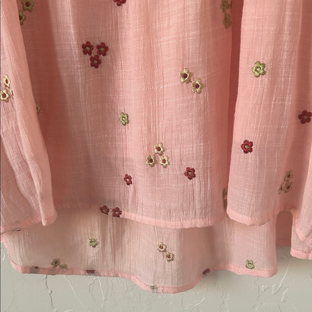 Figueroa & Flower - Chic Pink Floral Women's Blouse - Picture 4 of 8